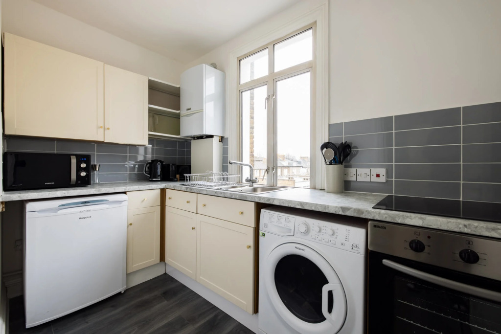 Contemporary 2 Bedroom Apartment in Shepherds Bush