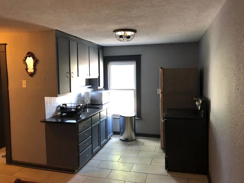 The 540 With Private Yard & Parking, Near Falls & Casino by Niagara Hospitality