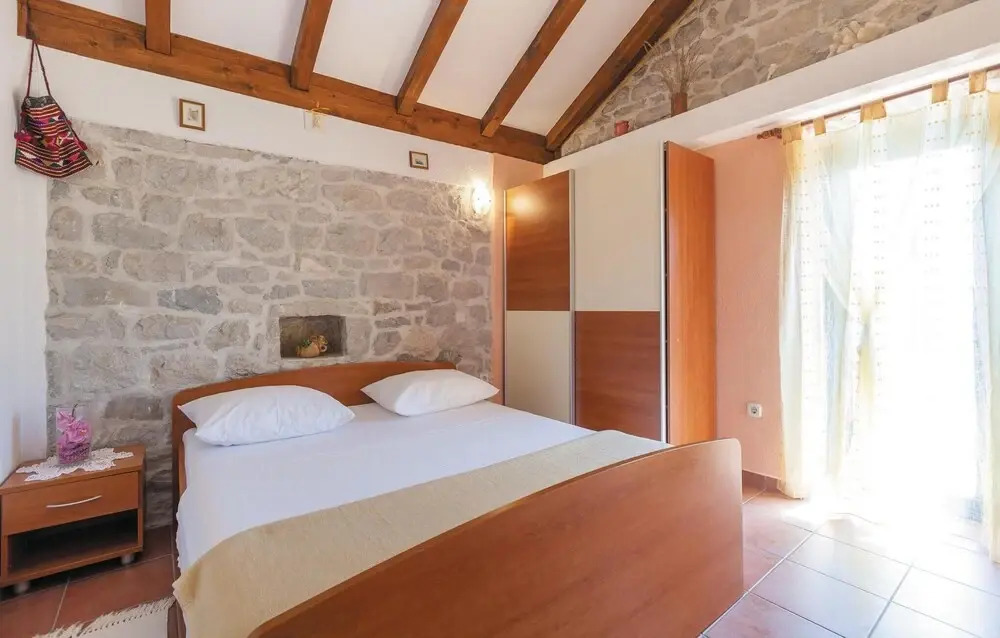 Nice Home in Ostrvica With Wifi and 5 Bedrooms