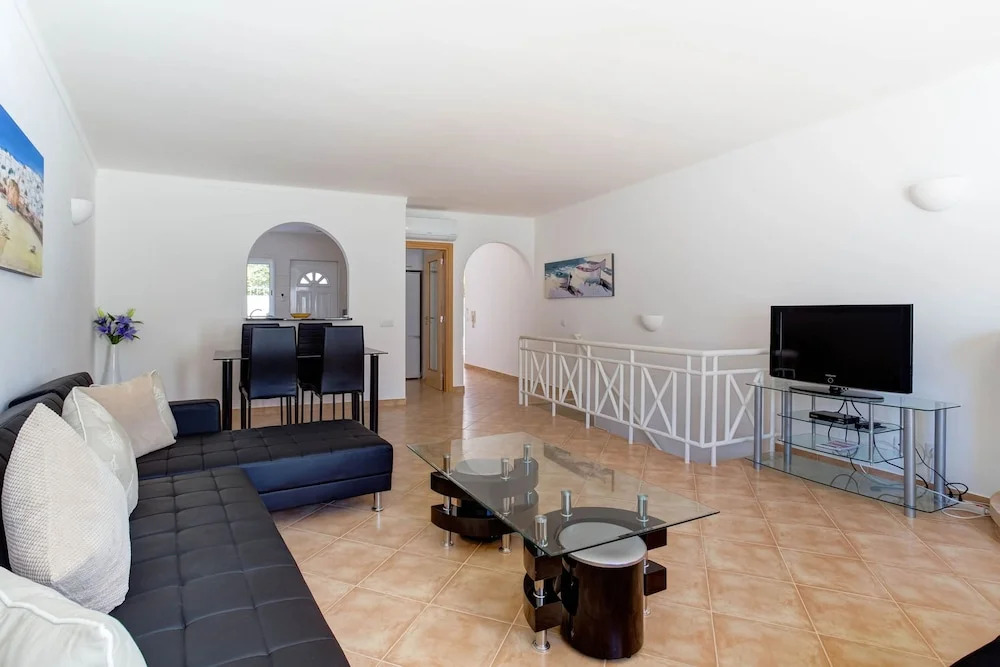 Elizabet Modern Apartment in the Heart of the Ci