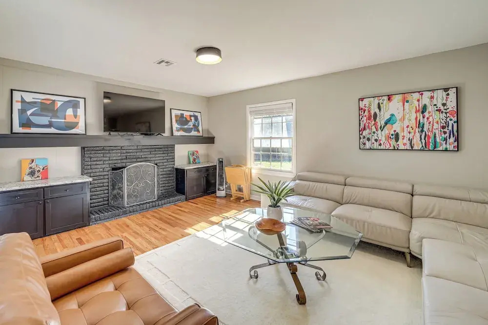 Pet-friendly Home w/ Yard: 8 Mi to Downtown Tulsa!