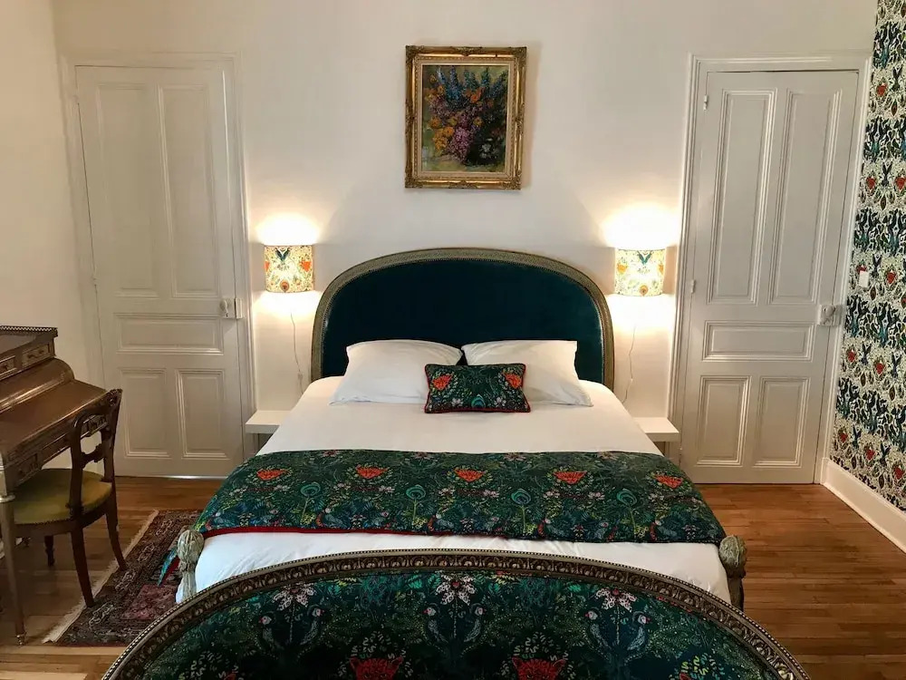 LA MAISON LEONARD