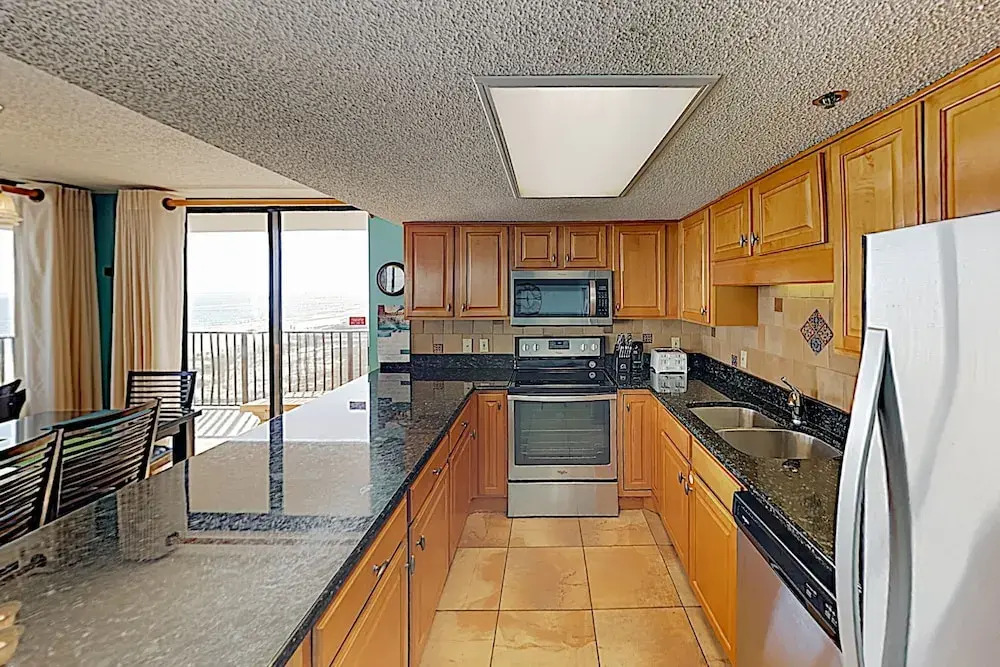 Gulf-view Corner - Balcony, Pools & Hot Tubs 3 Bedroom Condo