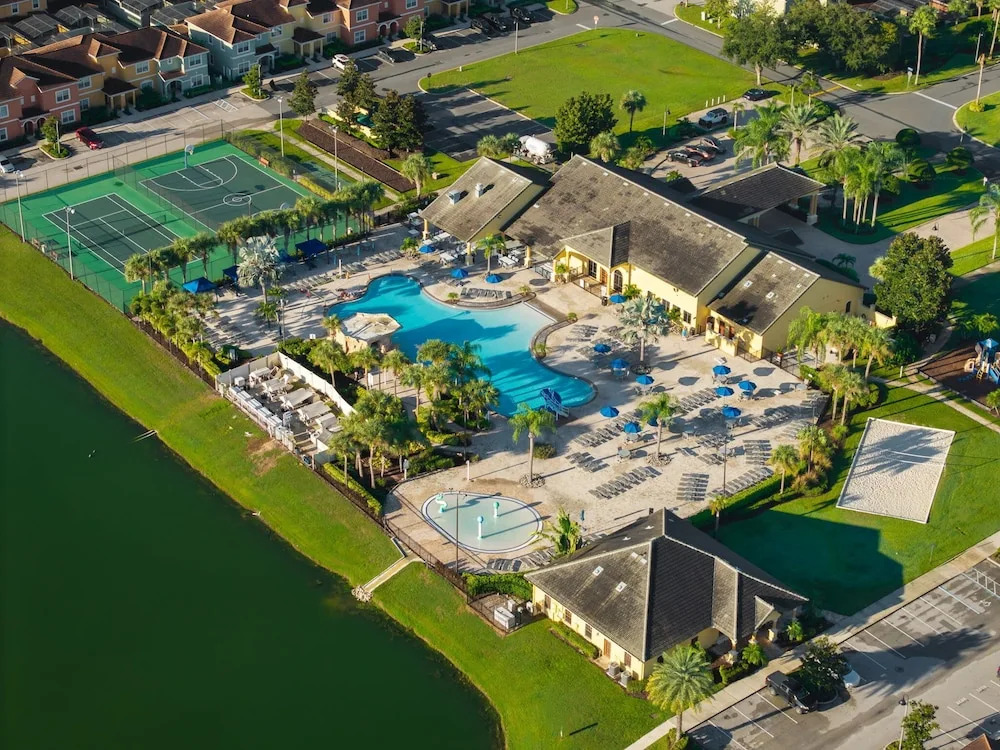 Stylish 4br, Private Pool, Themed Rooms, Sleeps 13