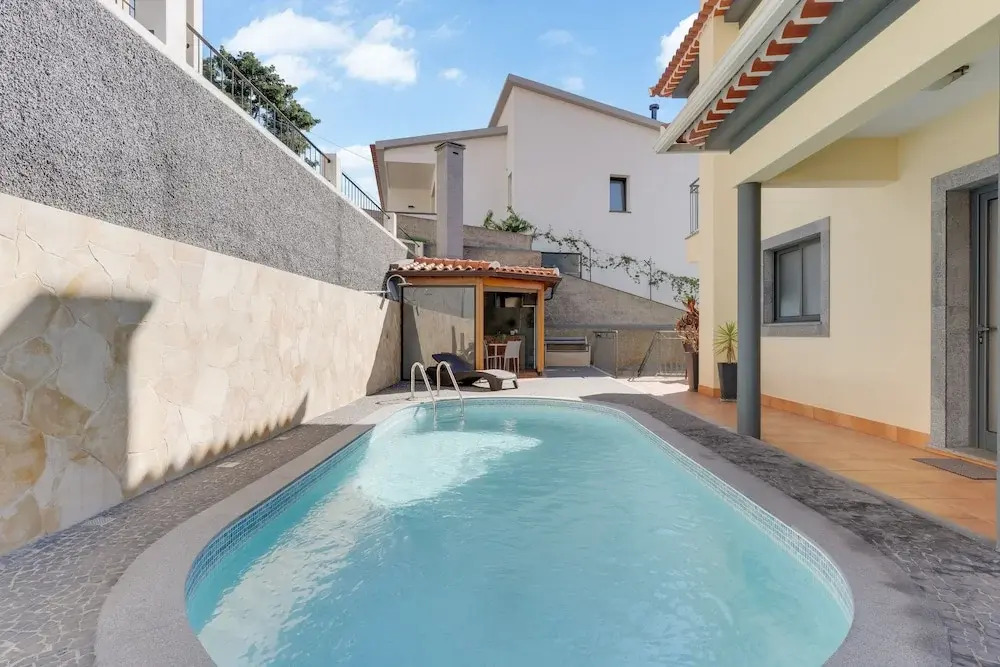 Casa Amarela With Heated Pool & Games Area
