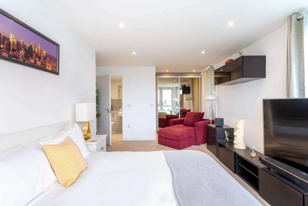 Stunning Brentford Penthouse