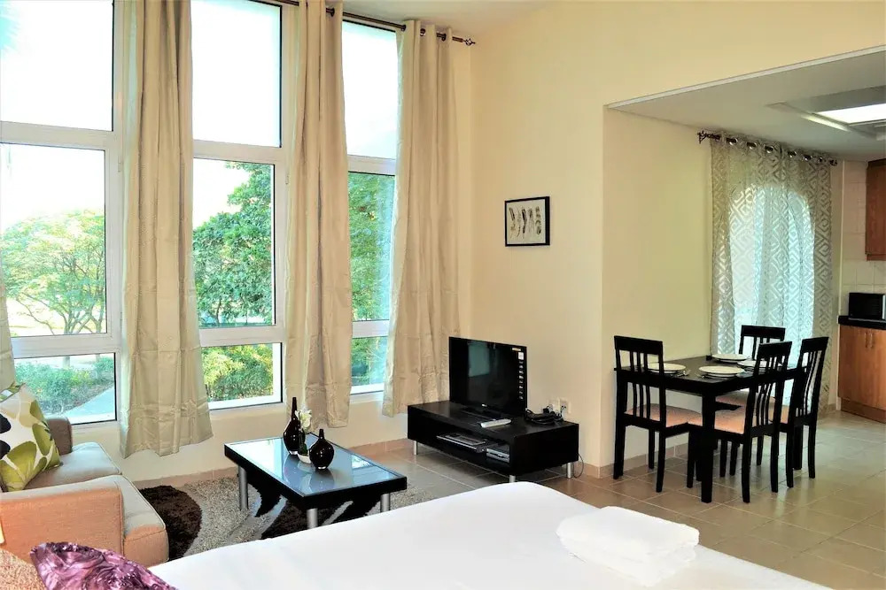 MCLN - Spacious Furnished Studio