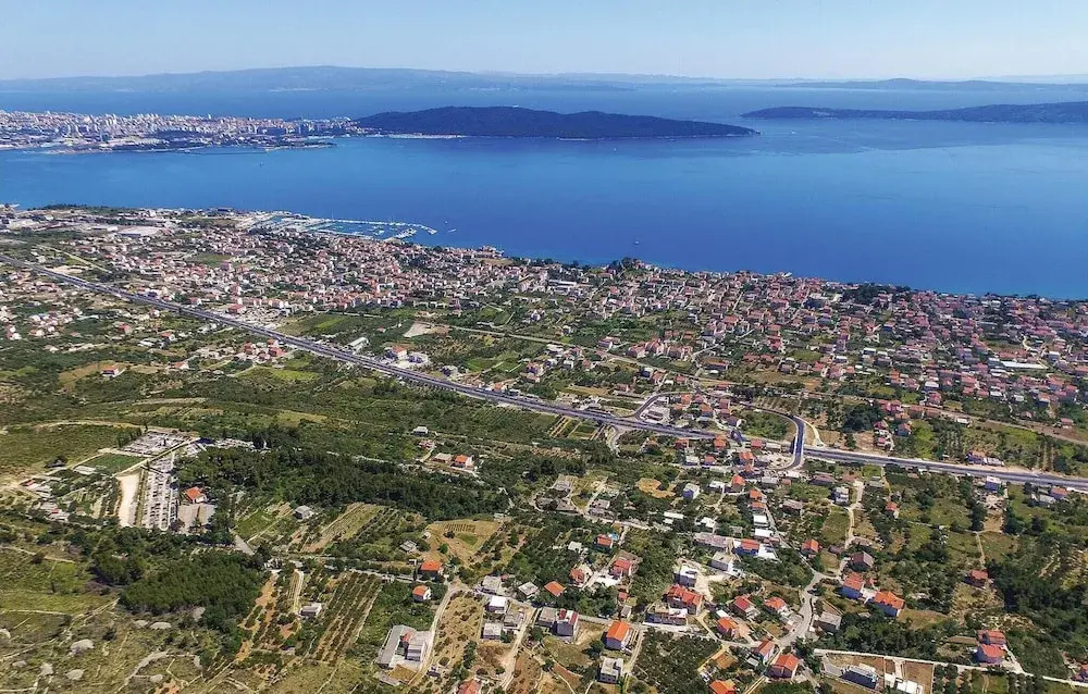 Awesome Apartment in Kastel Gomilica With 3 Bedrooms and Wifi