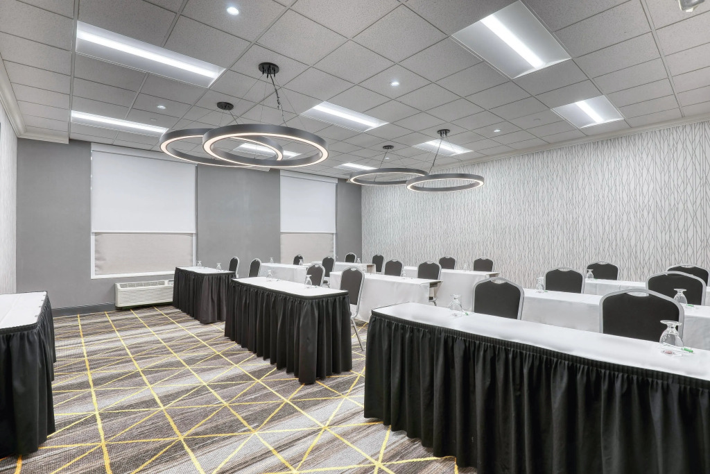 Holiday Inn Hotel & Suites Madison West - Middleton by IHG