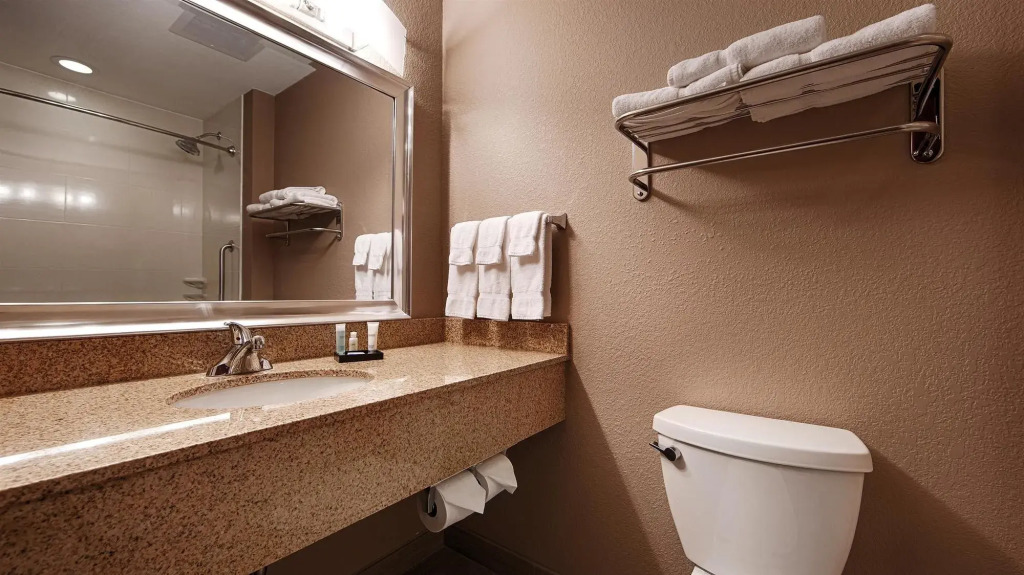 Best Western Plus Hiawatha Hotel