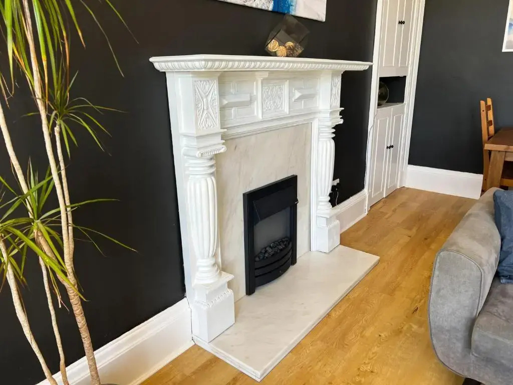 A Spacious Flat with Character - Private Car Space