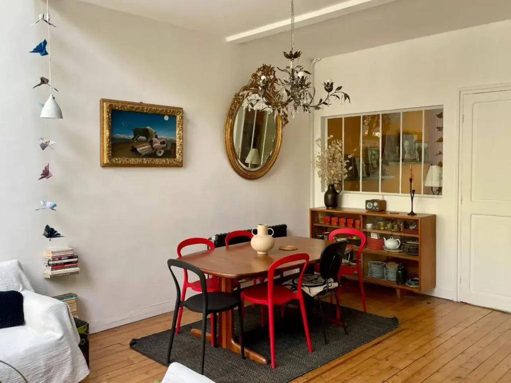 Artist House ; private courtyard, Paris center