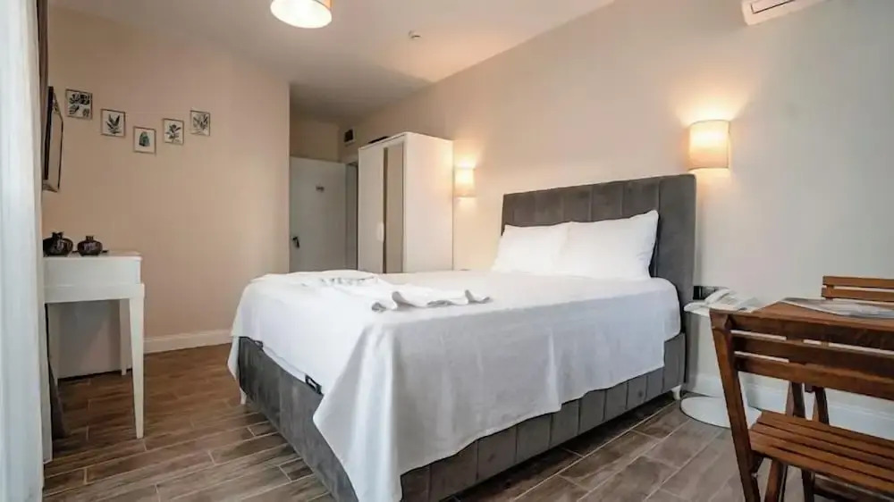 Li̇mi̇s Otel