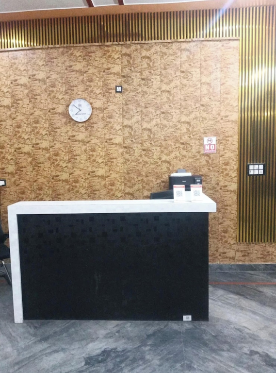 Hotel M-I-N-X Radhika Palace Ayodhya
