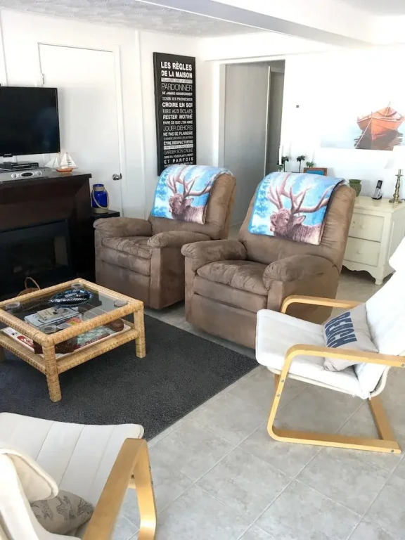Chalet With 2 Bedrooms in Knowlton, With Wonderful Lake View, Enclosed