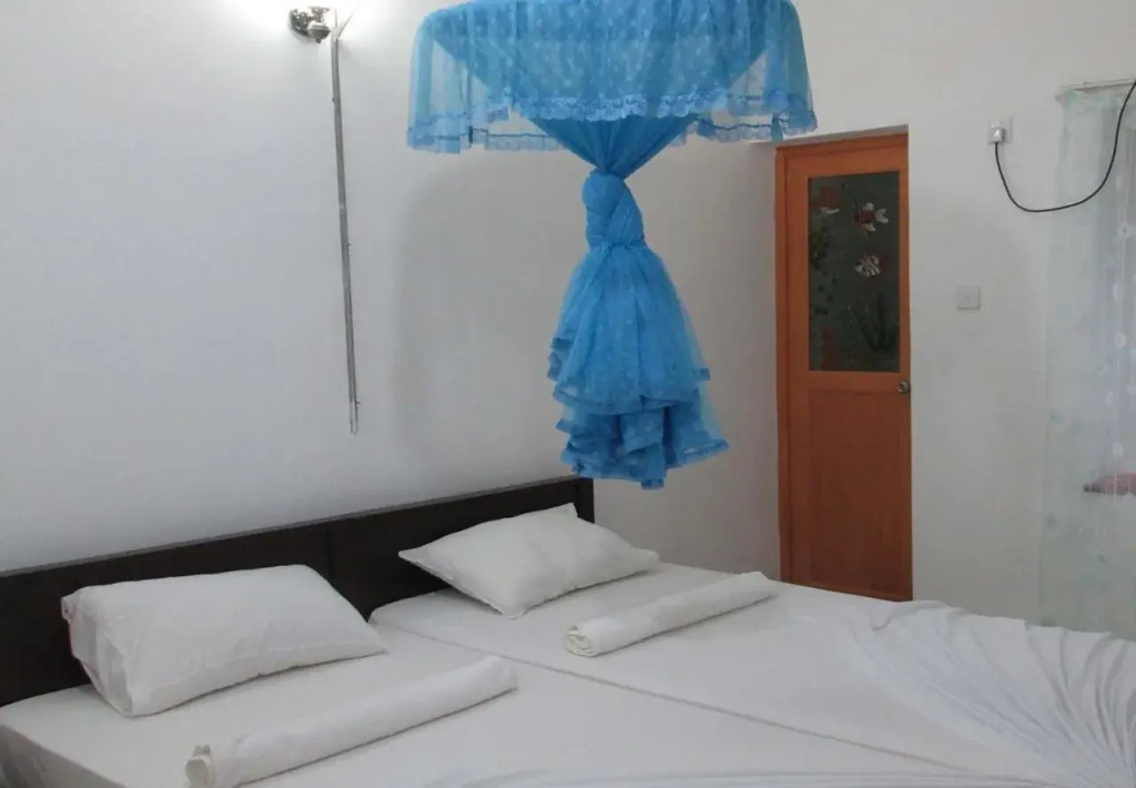 Travel Lodge Lake View Tourist Resort