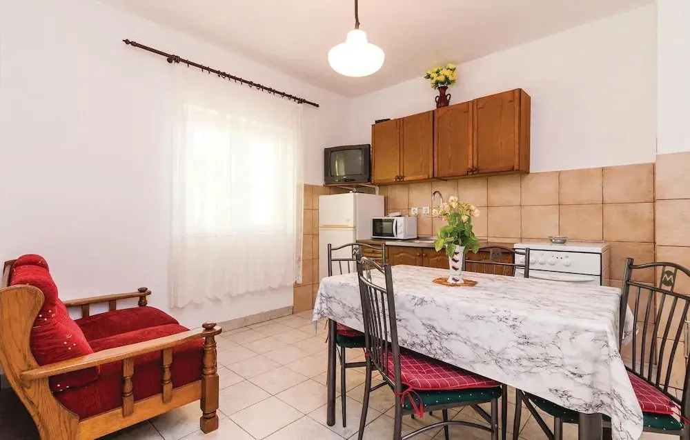 Stunning Apartment in Rovanjska With 3 Bedrooms