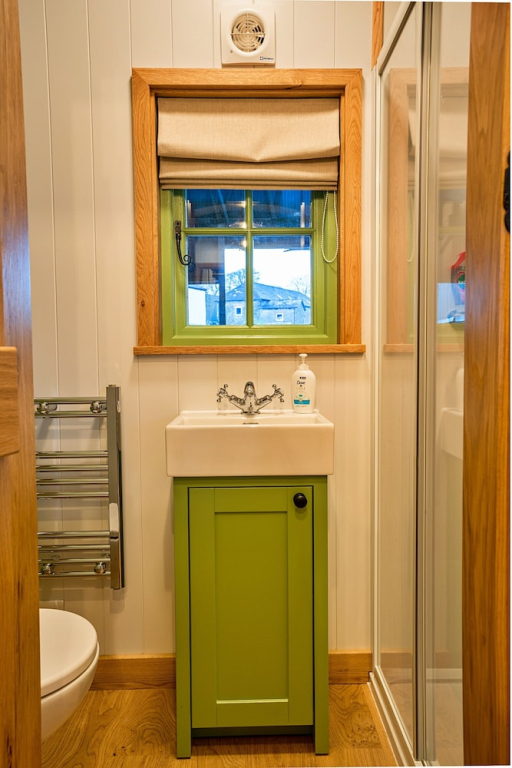 Shepherd's Hut in Devon by Scenic Lake
