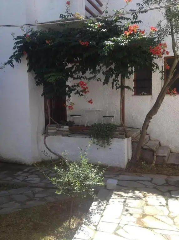 Kalama Apartments