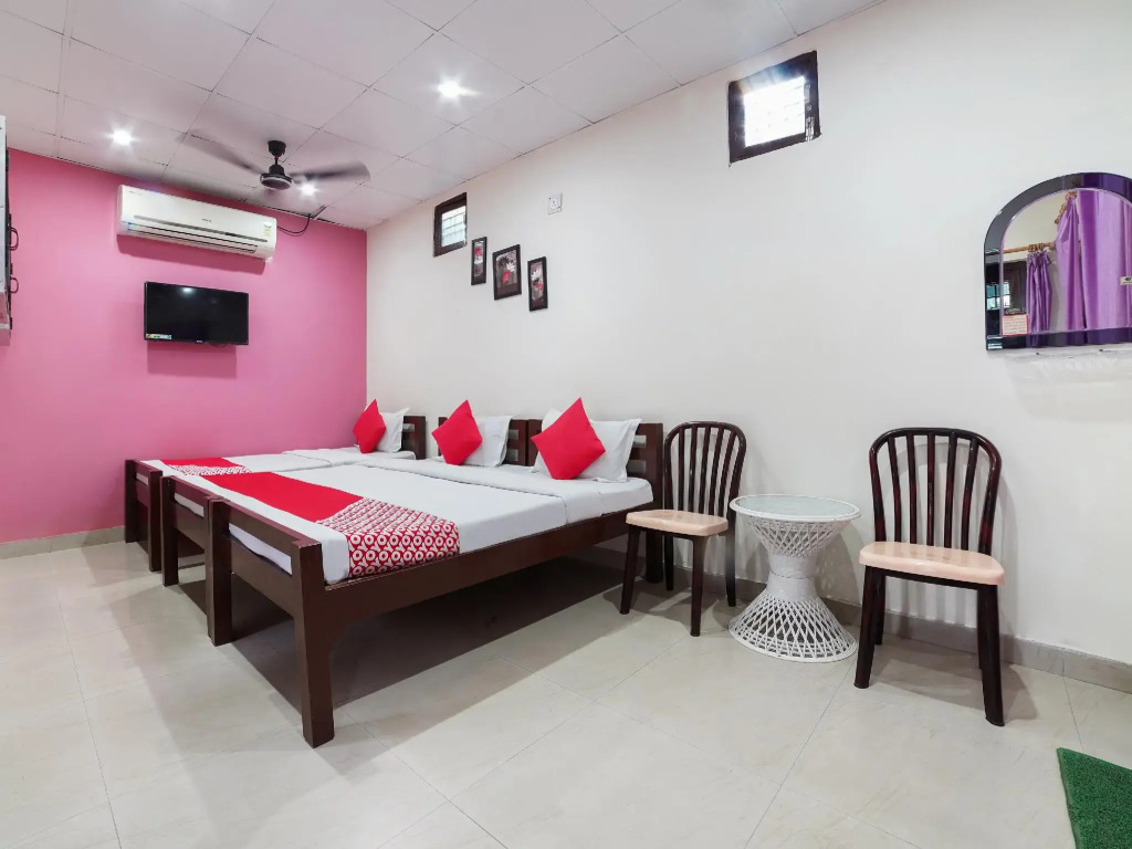 OYO 47629 Hotel Paawan Home Stay & Restaurant