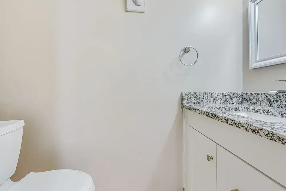 1/4 Mi to Ocean: Beach Pebble Townhome w/ Patio