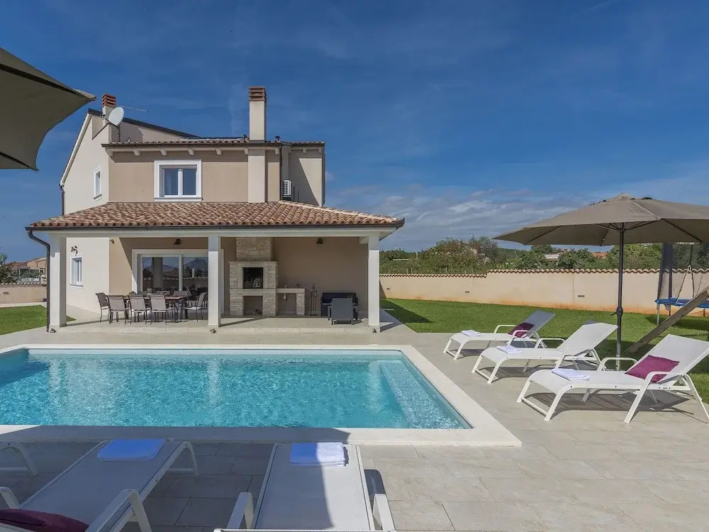 Stylish Villa With Pool and Fenced Garden,ideal for Relaxing Family Holidays