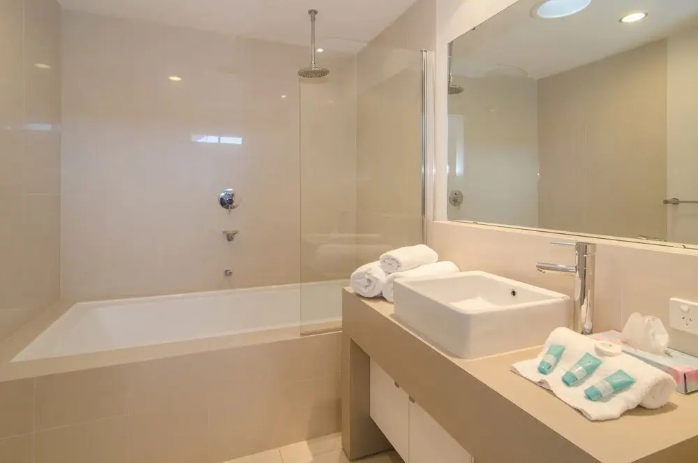 16 Seine Bay Apartment