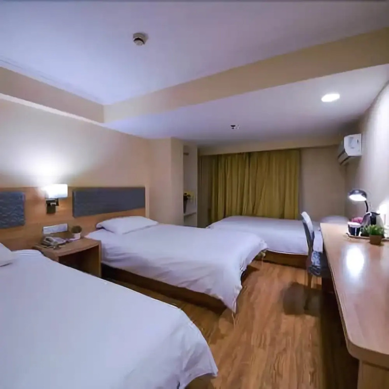 Zsmart Hotel (Shanghai Train Station Zhongshan North Road Subway Station)
