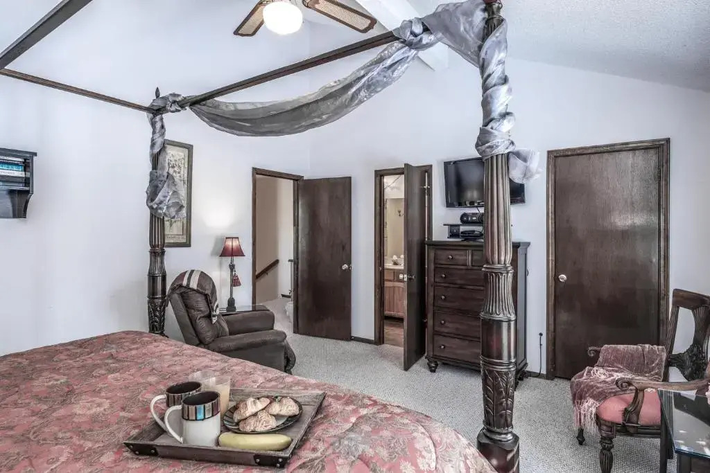 Pinon Park B22, 3 BRs, Pool Table, Fireplace, WiFi, Sleeps 8