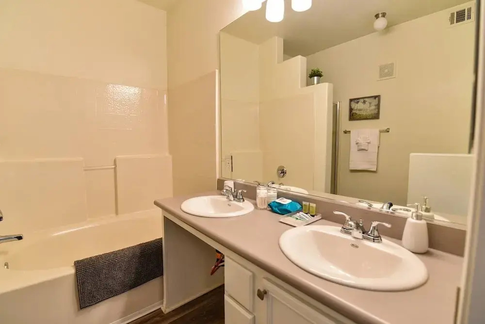 Safe, Quiet & Gorgeous Home 15 Minutes to Strip!