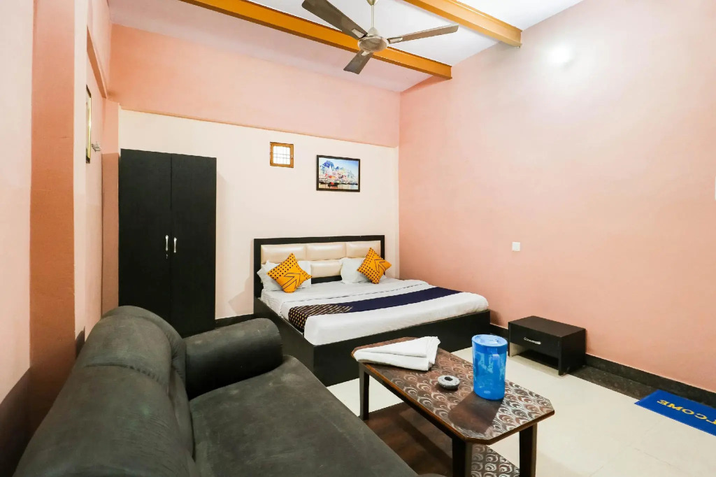 SPOT ON 77097 H R Paying Guest House
