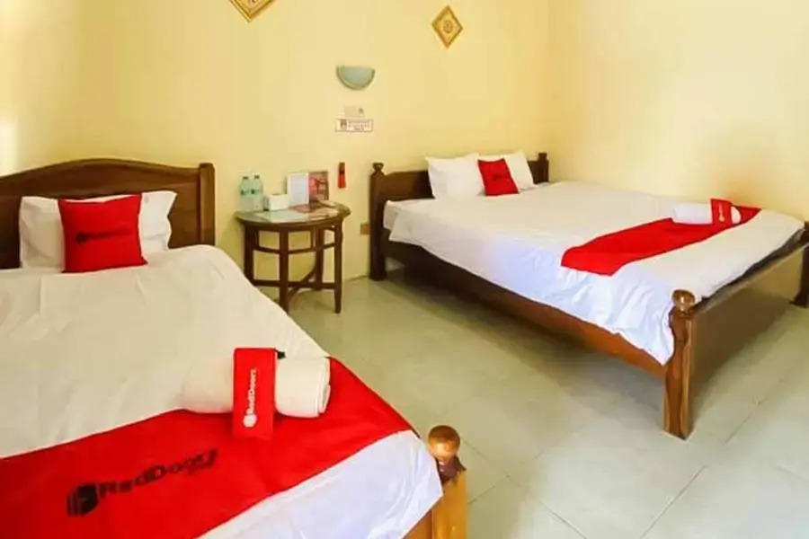 RedDoorz Syariah near T1 Juanda Airport 2