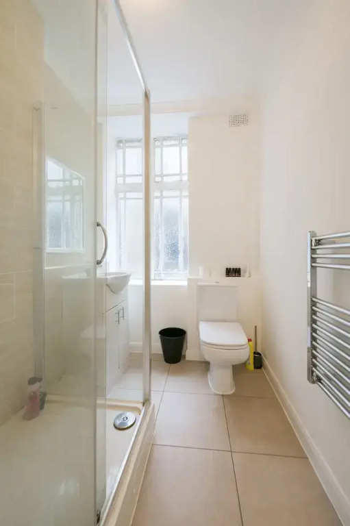 Lovely & Spacious 2 Bedroom APR Queensway