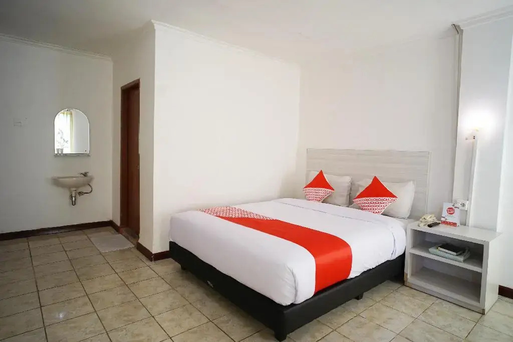 Capital O 2885 Hemra Hotel
