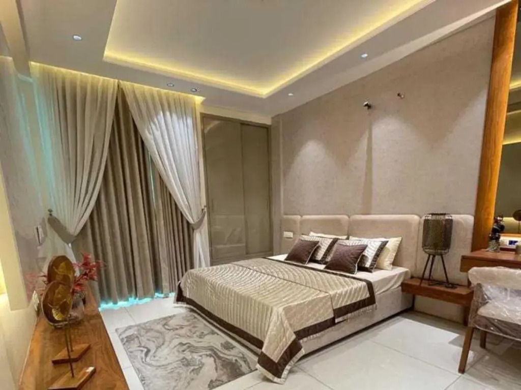 Oyo 92531 Hotel Golden Crown