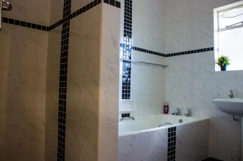 Immaculate 3 Bedroomed Guesthouse in Ilanda - 2041