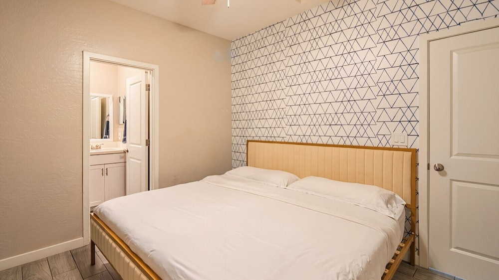 Luxury Stay 20mins to State Farm Stadium