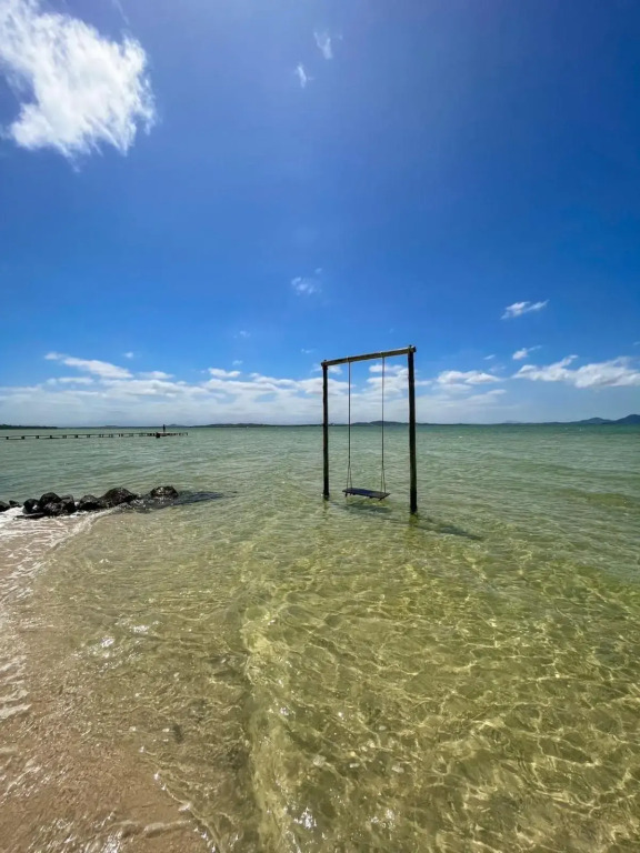 casa de praia com piscina e hidromassagem