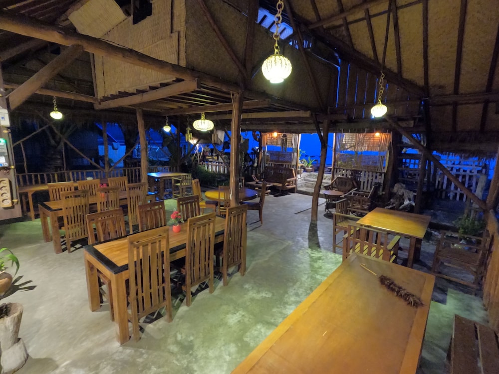 Maryan Moyo Bungalows & Resto