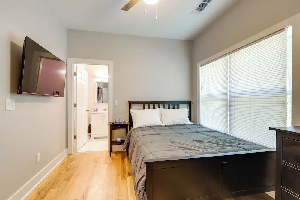 9 Mi to Dtwn Atl: Pet-friendly Apt w/ Yard