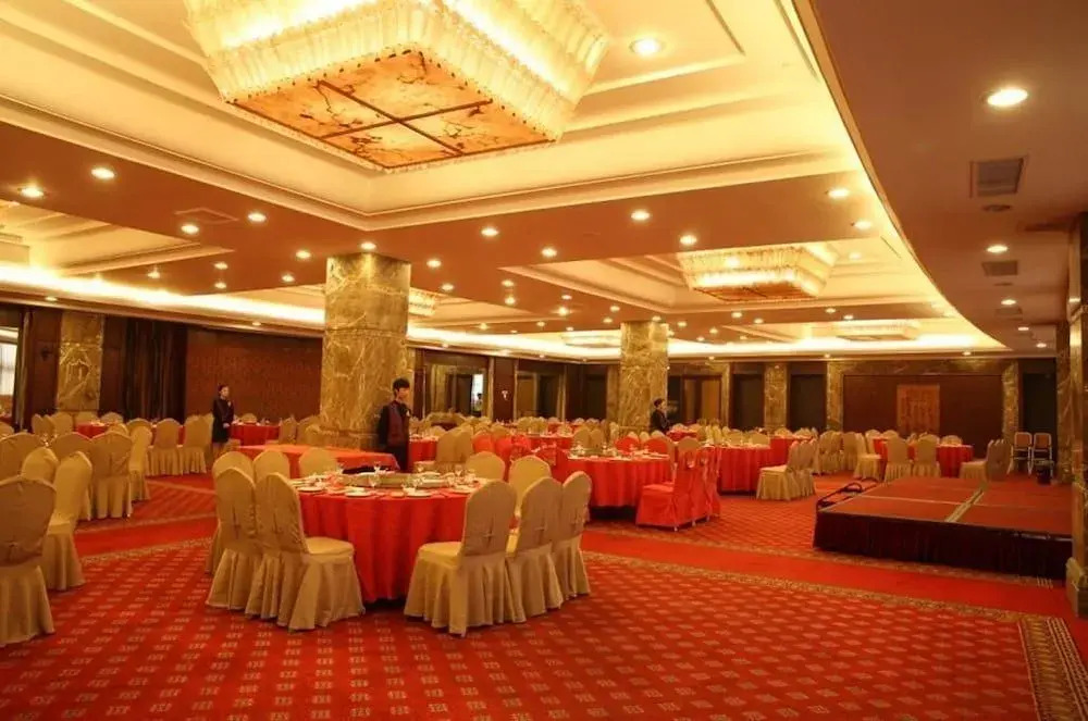 Fengdu Holiday Hotel