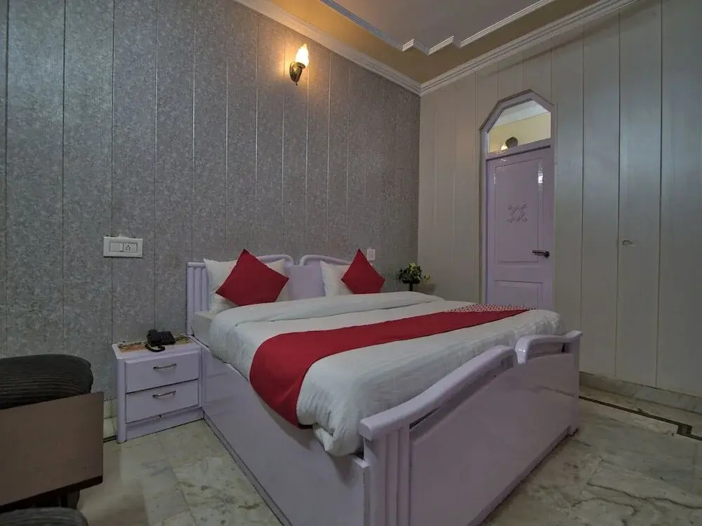 Hotel Lake View by OYO Rooms