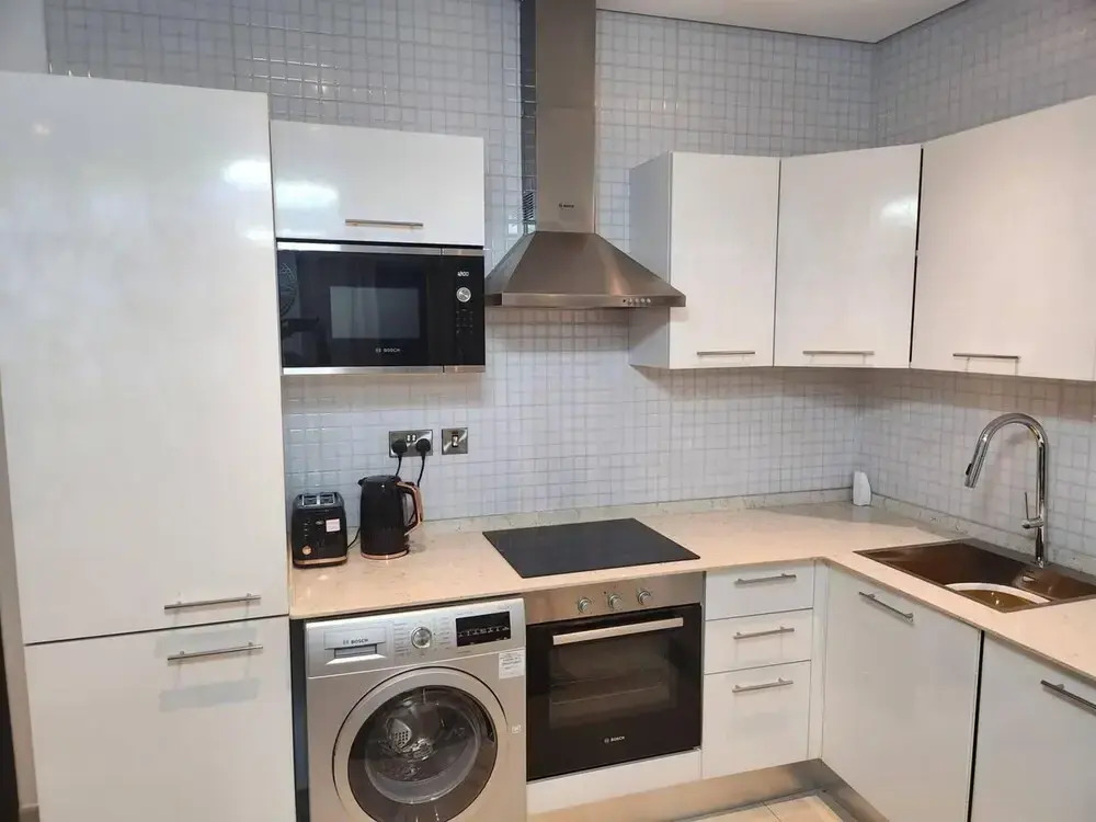 Luxurious & Comfy Gem-5 Star Location-pools, Gym!