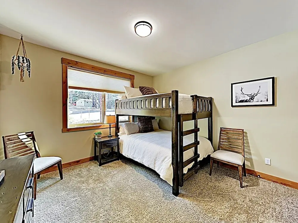 New Listing! Stylish All-season Oasis, Near Slopes 3 Bedroom Home