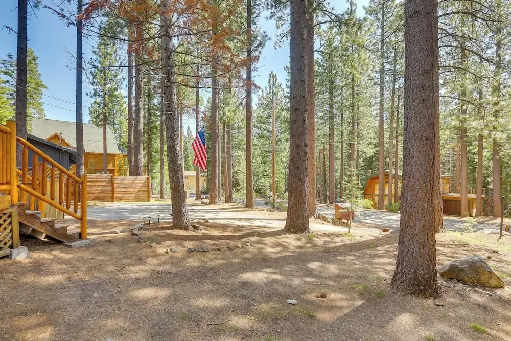Authentic Log Cabin w/ Hot Tub in South Lake Tahoe