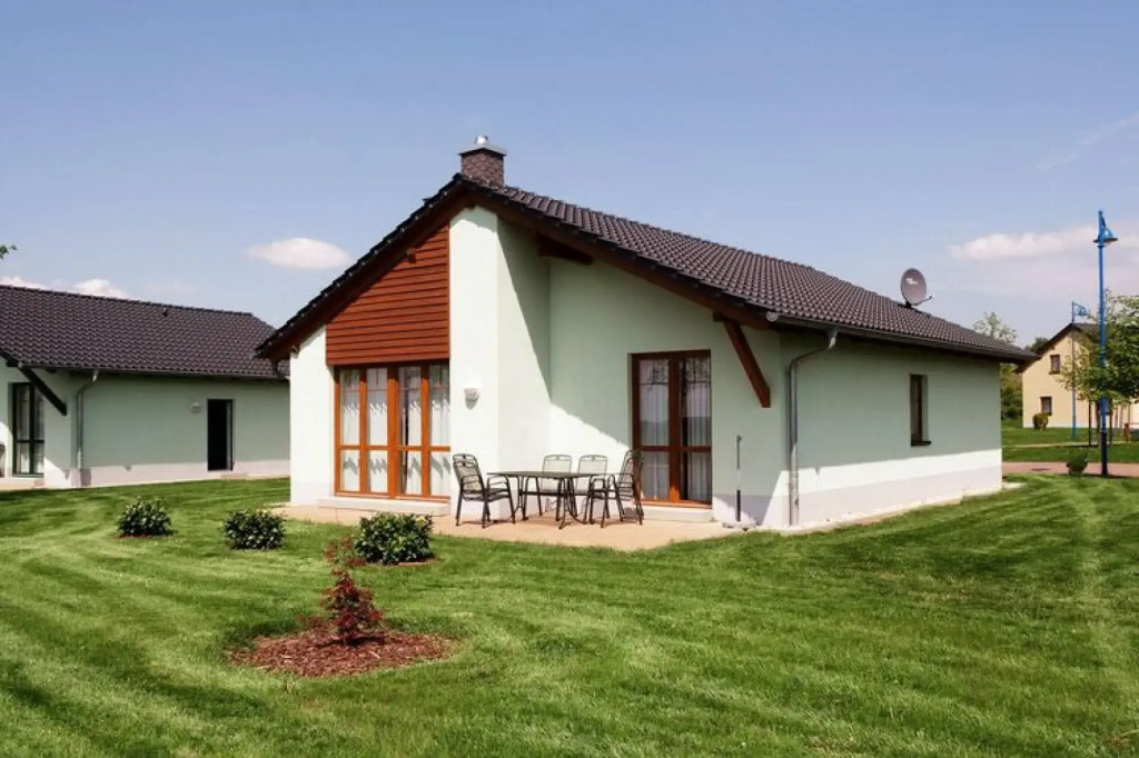 Holiday home in Markkleeberg with a shared pool