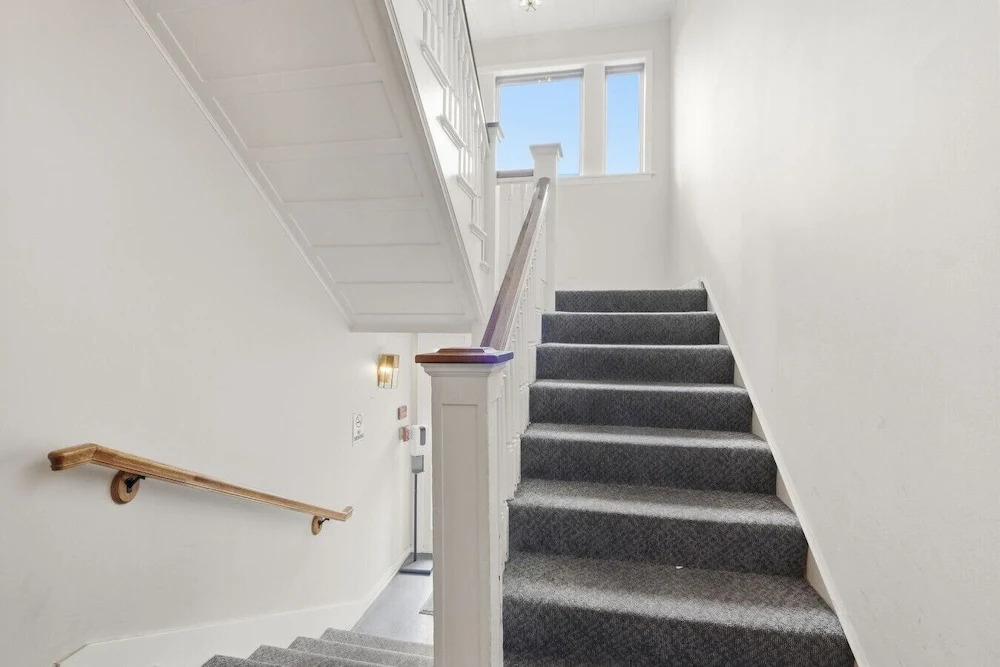 Apex Executive Apartments - 110 30th Ave