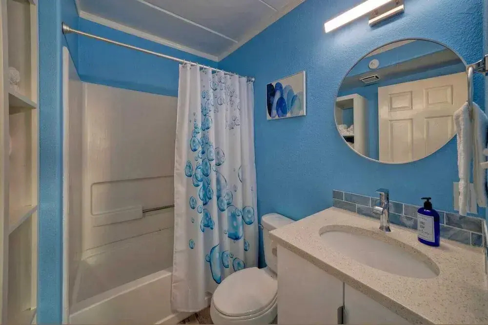 Oceanfront Condo w/ Private Balcony Pool + Tennis Bubbly Blew by Avantstay