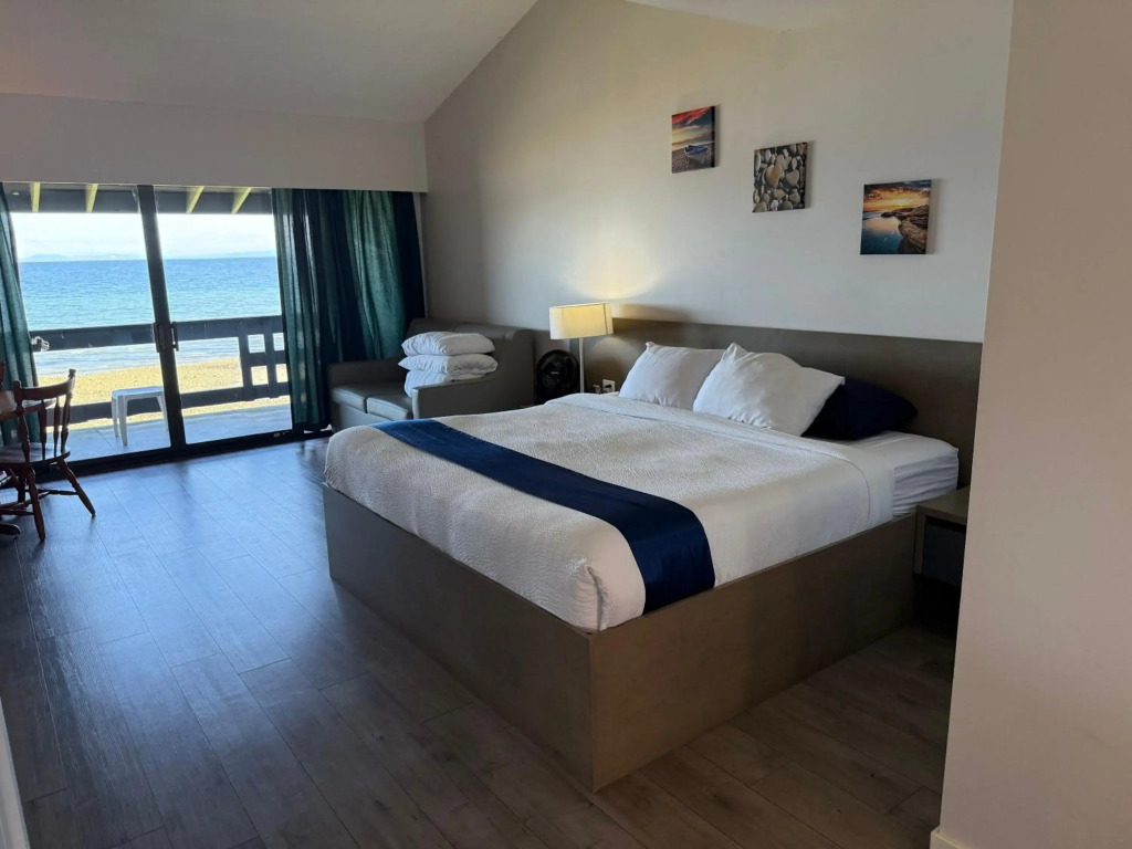 Sand Pebbles Inn