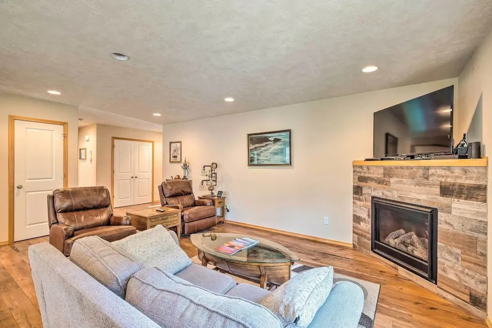 Hammond Home 2 Blocks to Marina & Columbia River!
